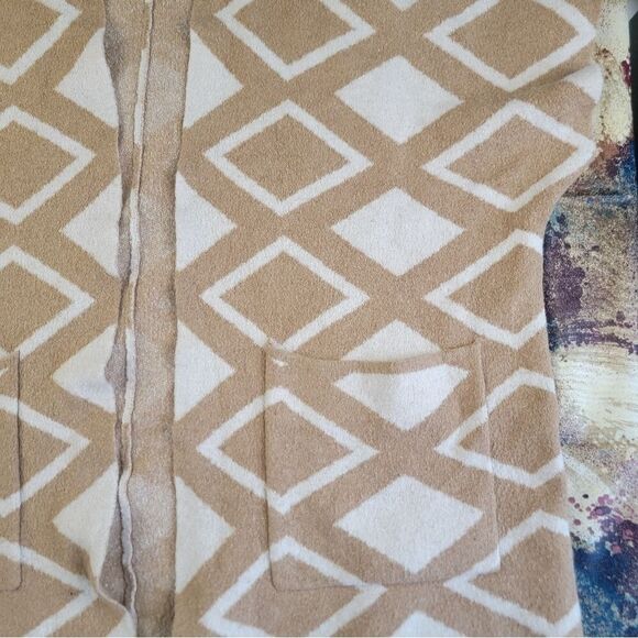 Lane Bryant Tan and White Geometric Poncho - Picture 5 of 16